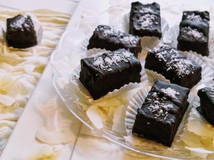 Přečíst DOMÁCE BOUNTY TYČINKY - BEZ CUKRU